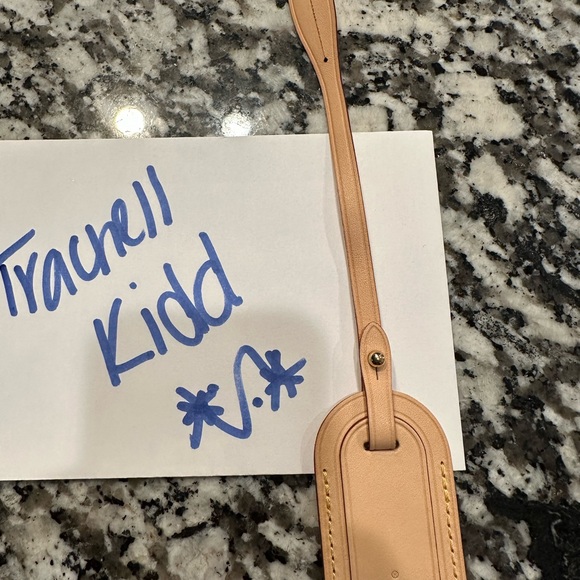 Louis Vuitton Beige Leather Luggage Tag - Picture 2 of 11